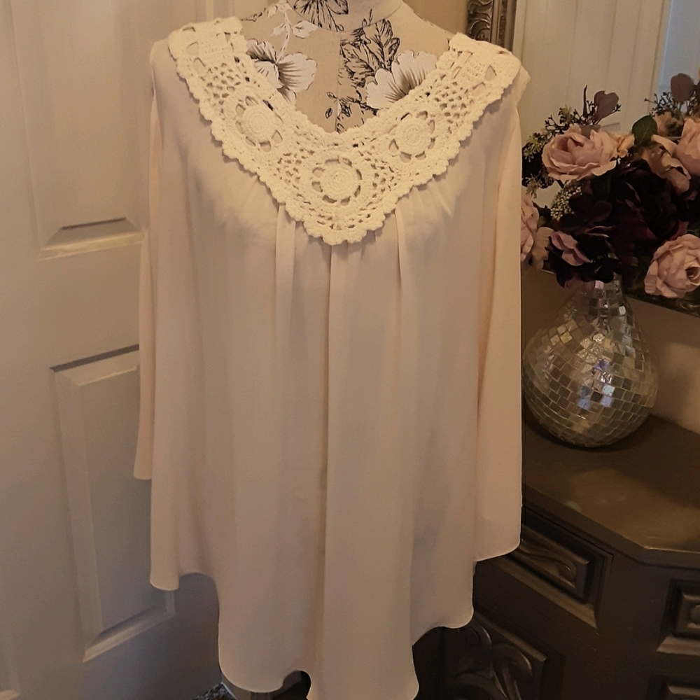 🌻Gorgeous Top - Picture 1 of 7